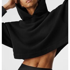 Alo Yoga Bae Cropped Hoodie in Black, Medium